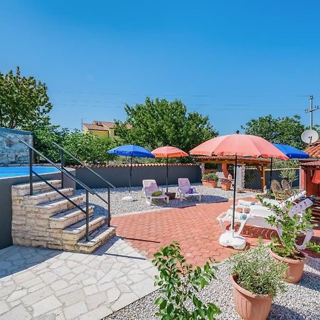 Apartment With Pool Visnjan Ngoại thất bức ảnh