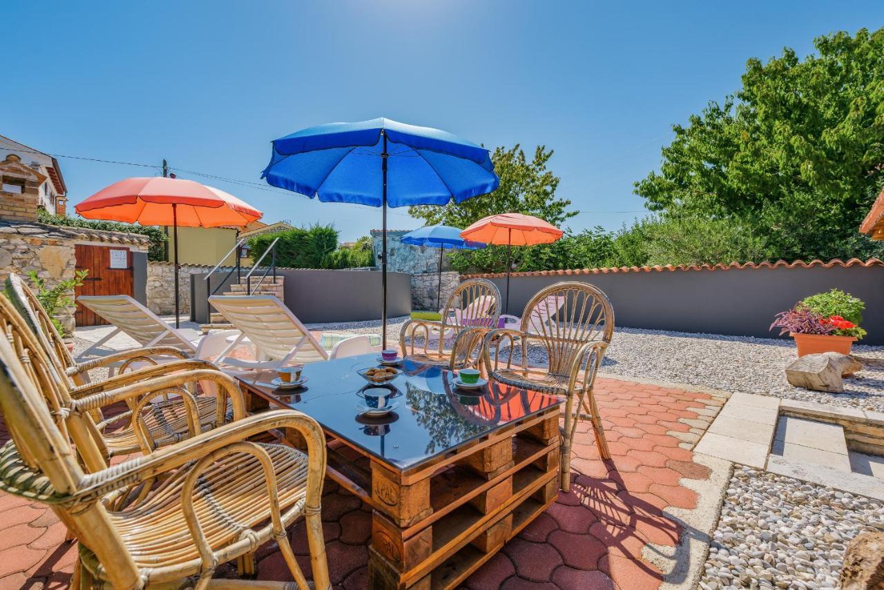 Apartment With Pool Visnjan Ngoại thất bức ảnh