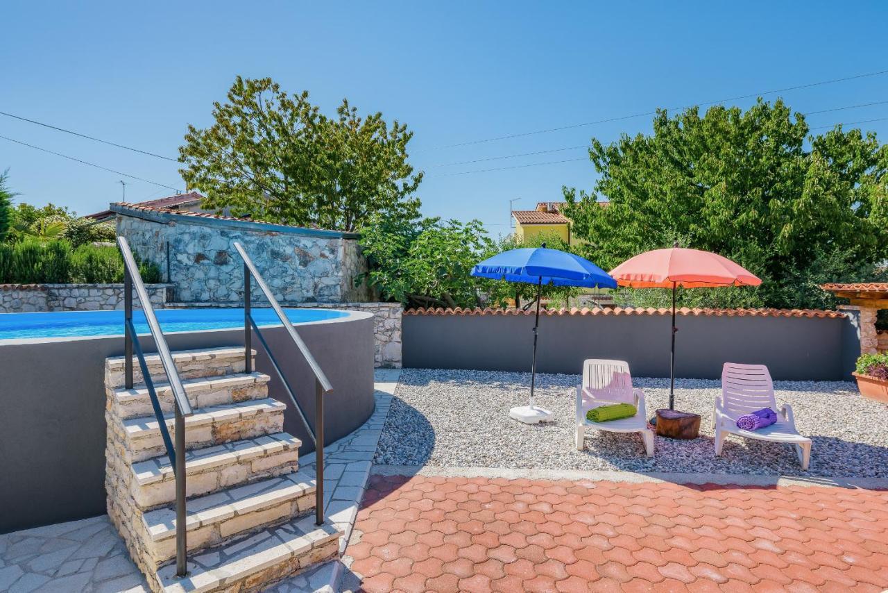 Apartment With Pool Visnjan Ngoại thất bức ảnh