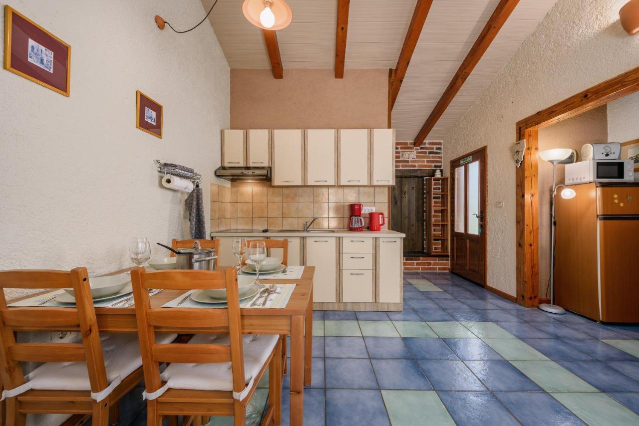 Apartment With Pool Visnjan Ngoại thất bức ảnh